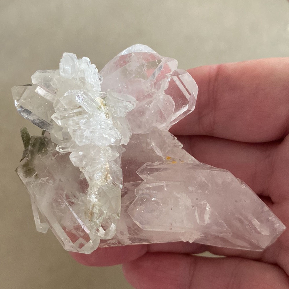 🔥AAA QUALITY QUARTZ CLUSTER🔥Points all over + 🌈. 3”X 2.5”X1”. STUNNING - Picture 10 of 17